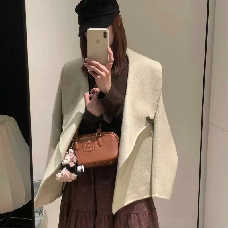 Элегантное пальто из 70% шерсти, куртка, женский плащ сбоку, кардиган на одной пуговице, женский большой воротник с лацканами, роскошное пальто, женская одежда
Элегантное пальто из 70% шерсти, куртка, женский плащ сбоку, кардиган на одной пуговице, женский большой воротник с лацканами, роскошное пальто, женская одежда