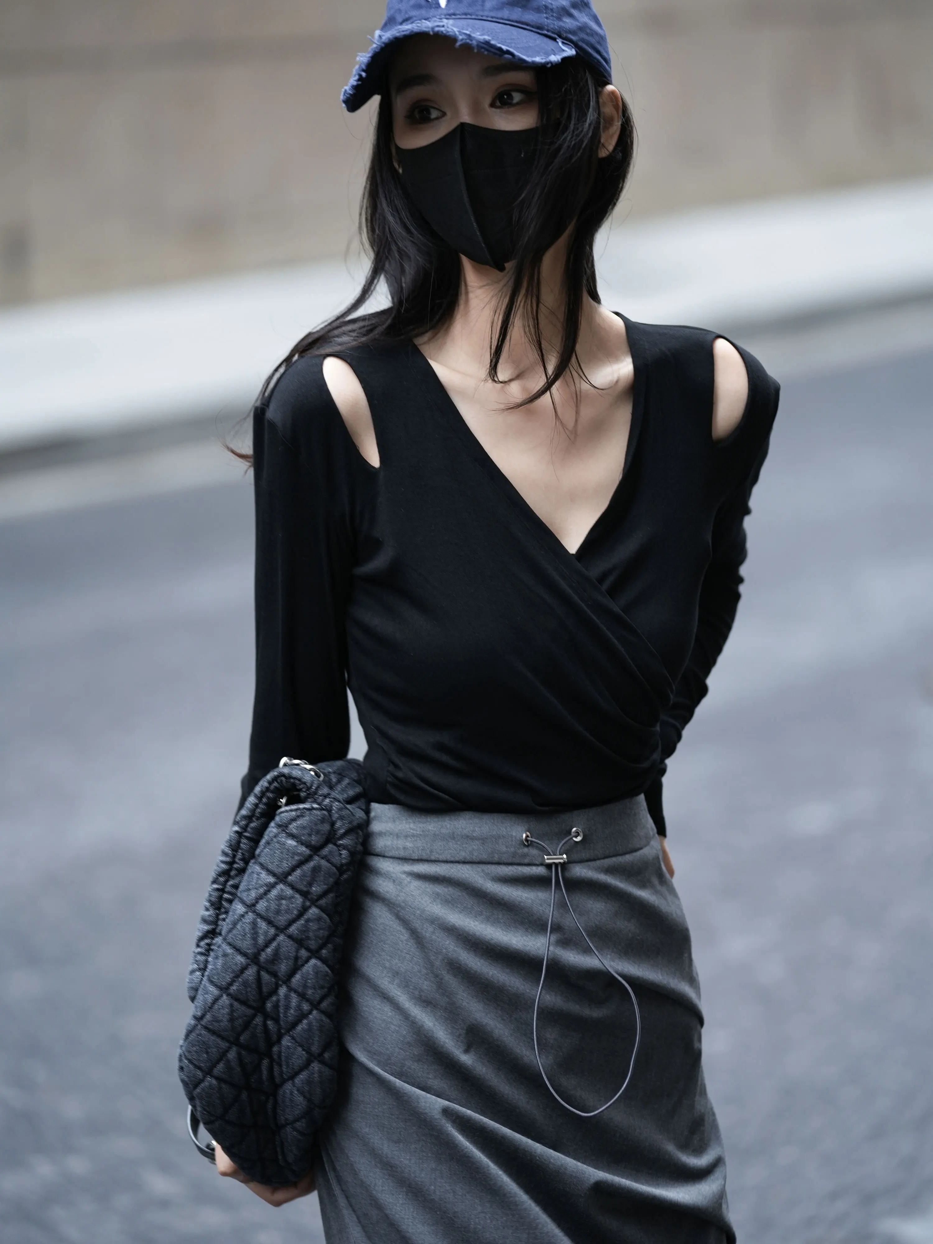 Luna7xi Black Hollow out V-Neck Knitwear Spring New Style Shoulder Exposure Base Shirt Korean Style Slim Fit Long Sleeve T-Shirt
Luna7xi Black Hollow out V-Neck Knitwear Spring New Style Shoulder Exposure Base Shirt Korean Style Slim Fit Long Sleeve T-Shirt