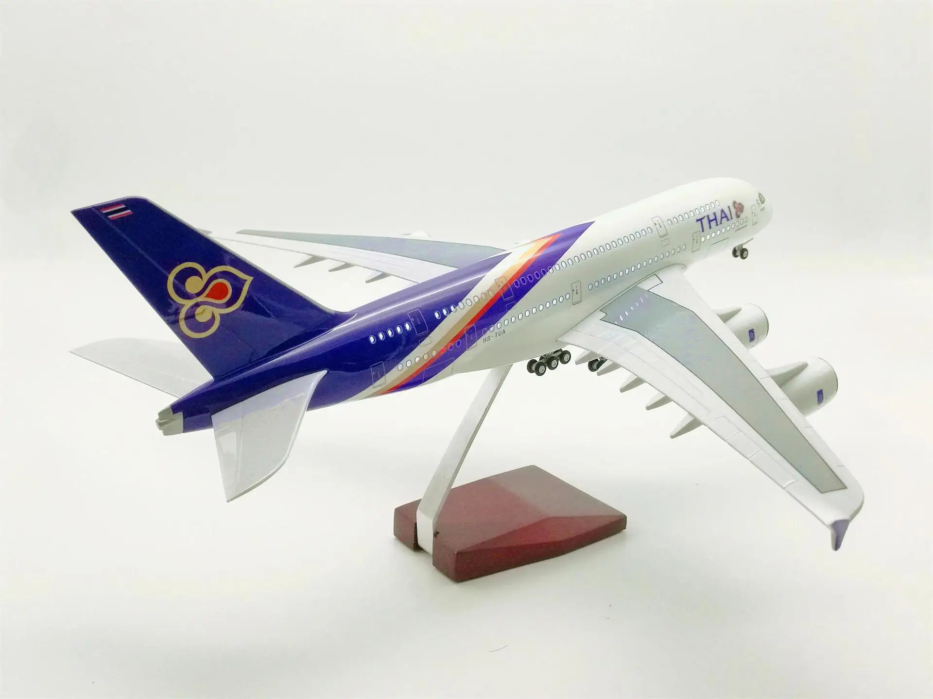 A380 Thai Airways 46cm 1/160 Scale Aircraft Model Assemble With Light & Wheels Resin Diecast Airplanes For Collection Display
A380 Thai Airways 46cm 1/160 Scale Aircraft Model Assemble With Light & Wheels Resin Diecast Airplanes For Collection Display