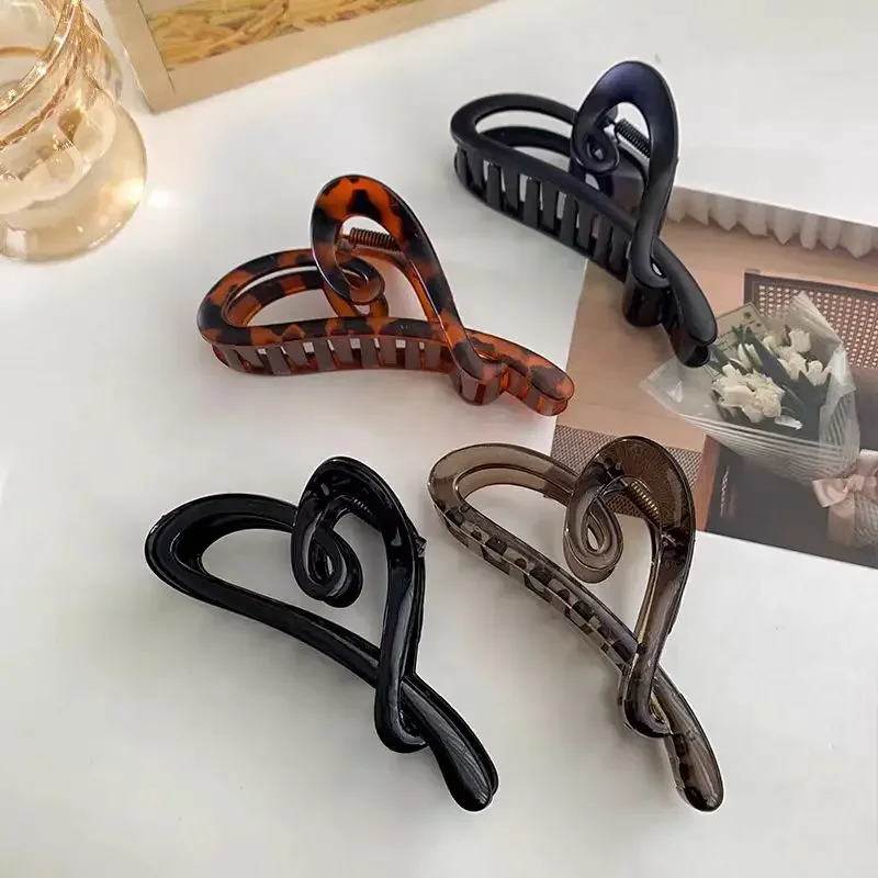 Fashionable Matte Black Heart Hair Claw High-end Shark Clip Headwear Classy Matte Shark Clip Stylish Heart Shape Hair Accessory
Fashionable Matte Black Heart Hair Claw High-end Shark Clip Headwear Classy Matte Shark Clip Stylish Heart Shape Hair Accessory