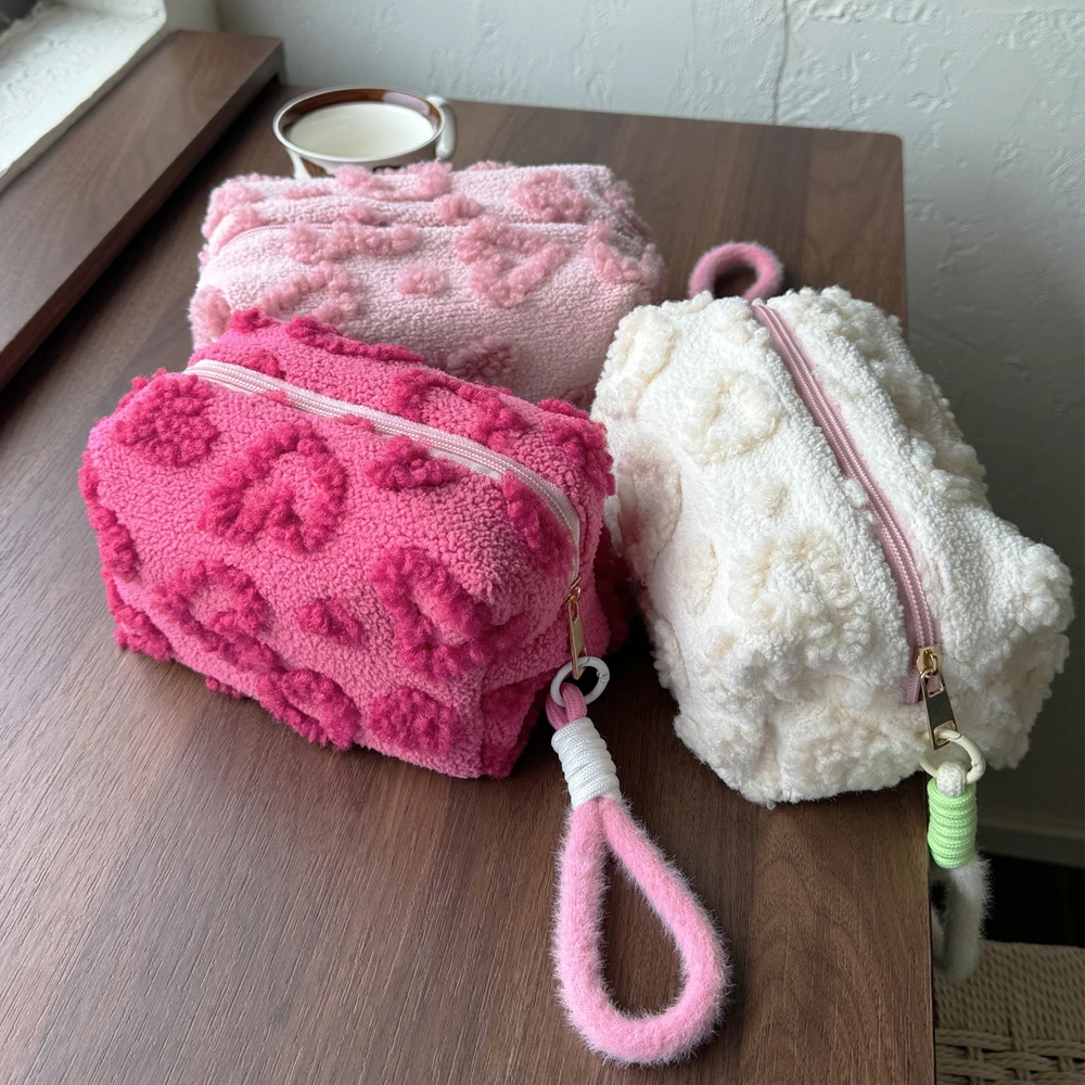 Плюшевая мягкая розовая косметичка, портативная пушистая дорожная сумка для хранения, сумка на молнии, большая вместительная косметичка из овечьей шерпы из флиса
Плюшевая мягкая розовая косметичка, портативная пушистая дорожная сумка для хранения, сумка на молнии, большая вместительная косметичка из овечьей шерпы из флиса