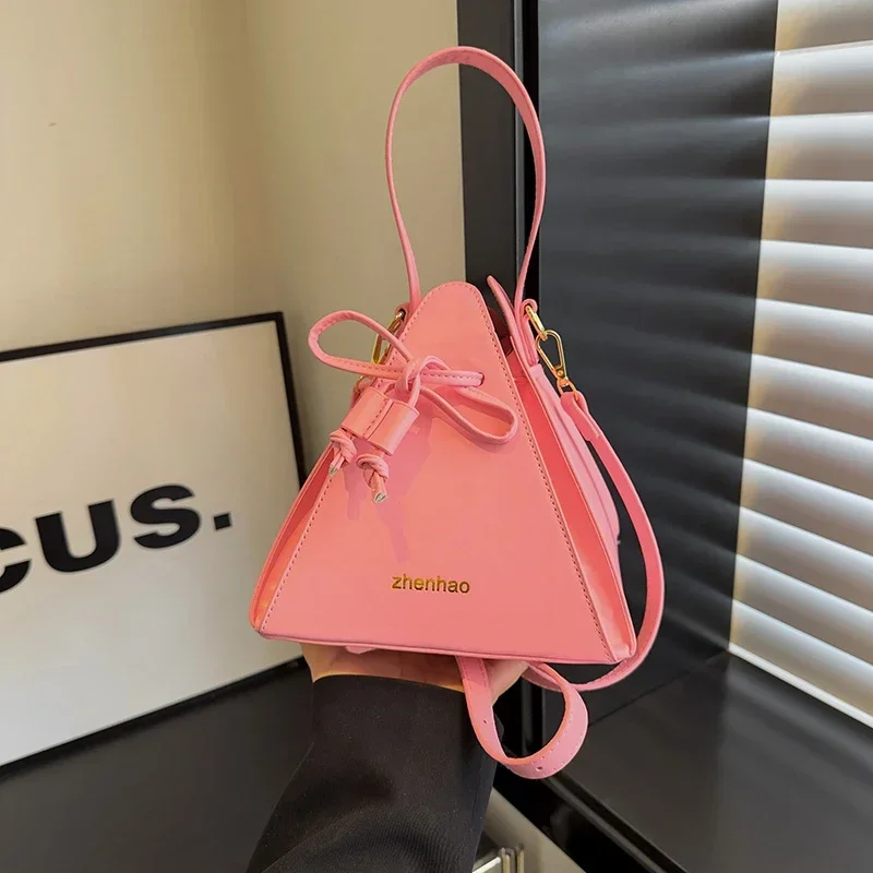 Luxury in Autumn and Winter High Class Niche Exquisite Small Bag Female 2024 New Silver Zongzi Bag Portable Messenger Bag Paket
Luxury in Autumn and Winter High Class Niche Exquisite Small Bag Female 2024 New Silver Zongzi Bag Portable Messenger Bag Paket