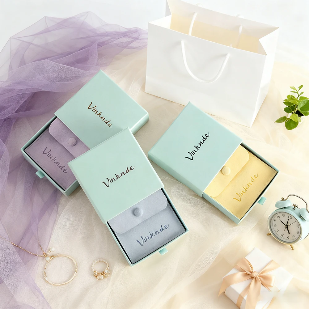 Christmas Wedding Gift Packaging Box And Bag 9x9x2.5cm Cardboard Drawer Sliding Boxes with Sponge For Earrings Rings Necklaces
Christmas Wedding Gift Packaging Box And Bag 9x9x2.5cm Cardboard Drawer Sliding Boxes with Sponge For Earrings Rings Necklaces