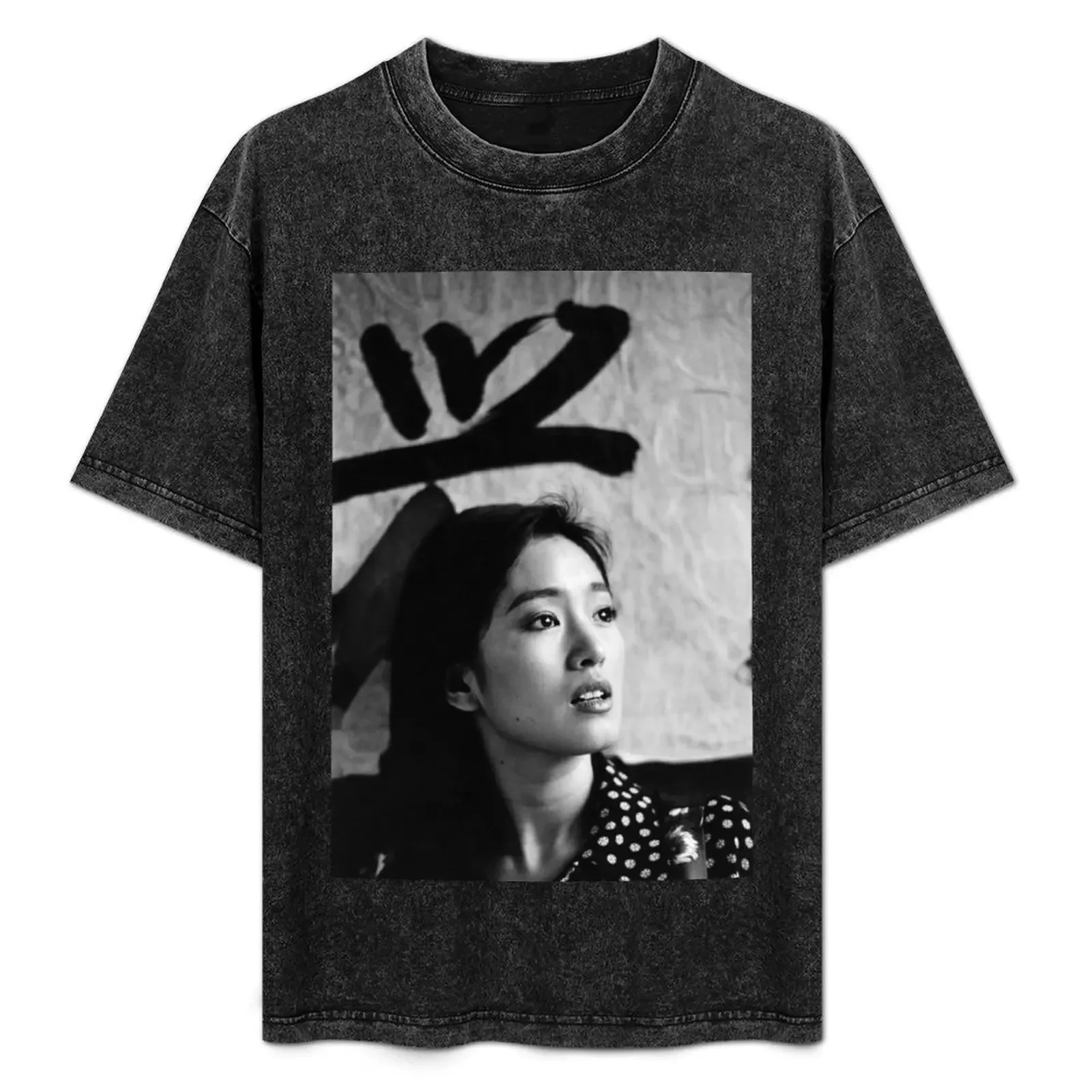 Футболка Young Gong Li для повседневной носки с коротким рукавом
Футболка Young Gong Li для повседневной носки с коротким рукавом