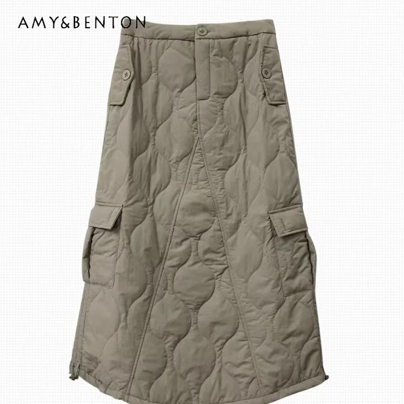 Новая модная женская длинная юбка с высокой талией, зима 2025, в американском ретро-стиле, зеленая, утепленная, из хлопка, теплая, А-силуэт, миди, для женщин
Новая модная женская длинная юбка с высокой талией, зима 2025, в американском ретро-стиле, зеленая, утепленная, из хлопка, теплая, А-силуэт, миди, для женщин