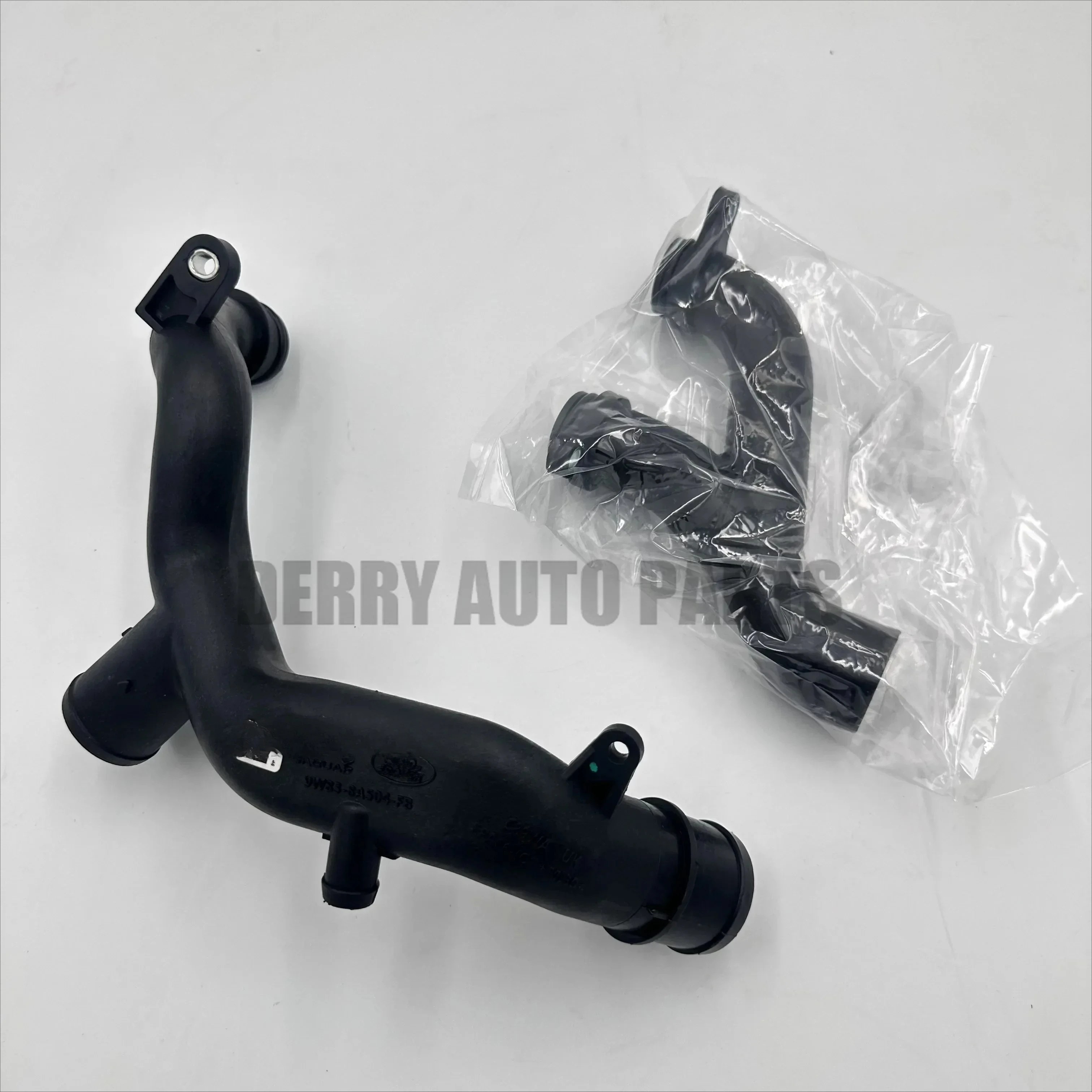 LR092992 LR090630 Гибкий усиленный коленчатый шланг двигателя Шланг охлаждающей жидкости Шланг интеркулера для Land Rover
LR092992 LR090630 Гибкий усиленный коленчатый шланг двигателя Шланг охлаждающей жидкости Шланг интеркулера для Land Rover