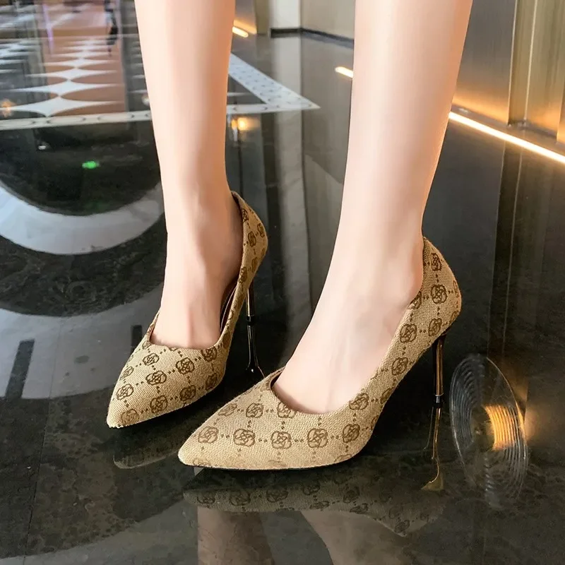 2024 New Women's Printed Gold Stiletto Heel Slip-On Spring and Autumn Sexy Single Shoes High Heels Non-slip and Comfortable
2024 New Women's Printed Gold Stiletto Heel Slip-On Spring and Autumn Sexy Single Shoes High Heels Non-slip and Comfortable