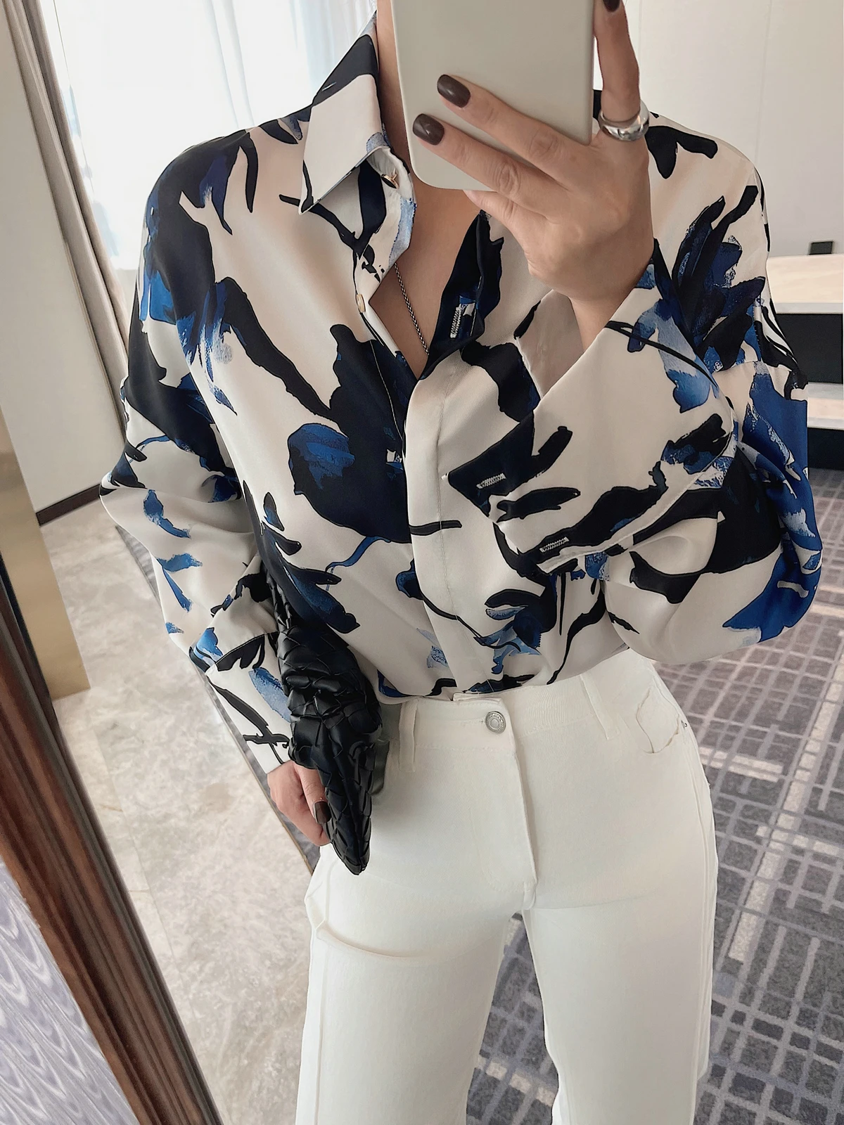 Floral Satin Shirt Blouse Top Y2K Woman Clothing 2025 Spring Summer Stylish Long Sleeve Korean Fashion Style Vintage Elegant New
Floral Satin Shirt Blouse Top Y2K Woman Clothing 2025 Spring Summer Stylish Long Sleeve Korean Fashion Style Vintage Elegant New