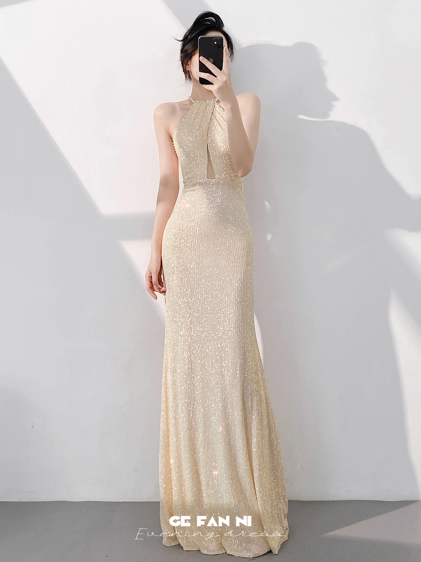 Elegant Evening Gown Women's 2026 New Unique Beautiful Glittering Long Dress Fish Tail Hanging Neck Hostess Sparkling Skirt
Elegant Evening Gown Women's 2026 New Unique Beautiful Glittering Long Dress Fish Tail Hanging Neck Hostess Sparkling Skirt