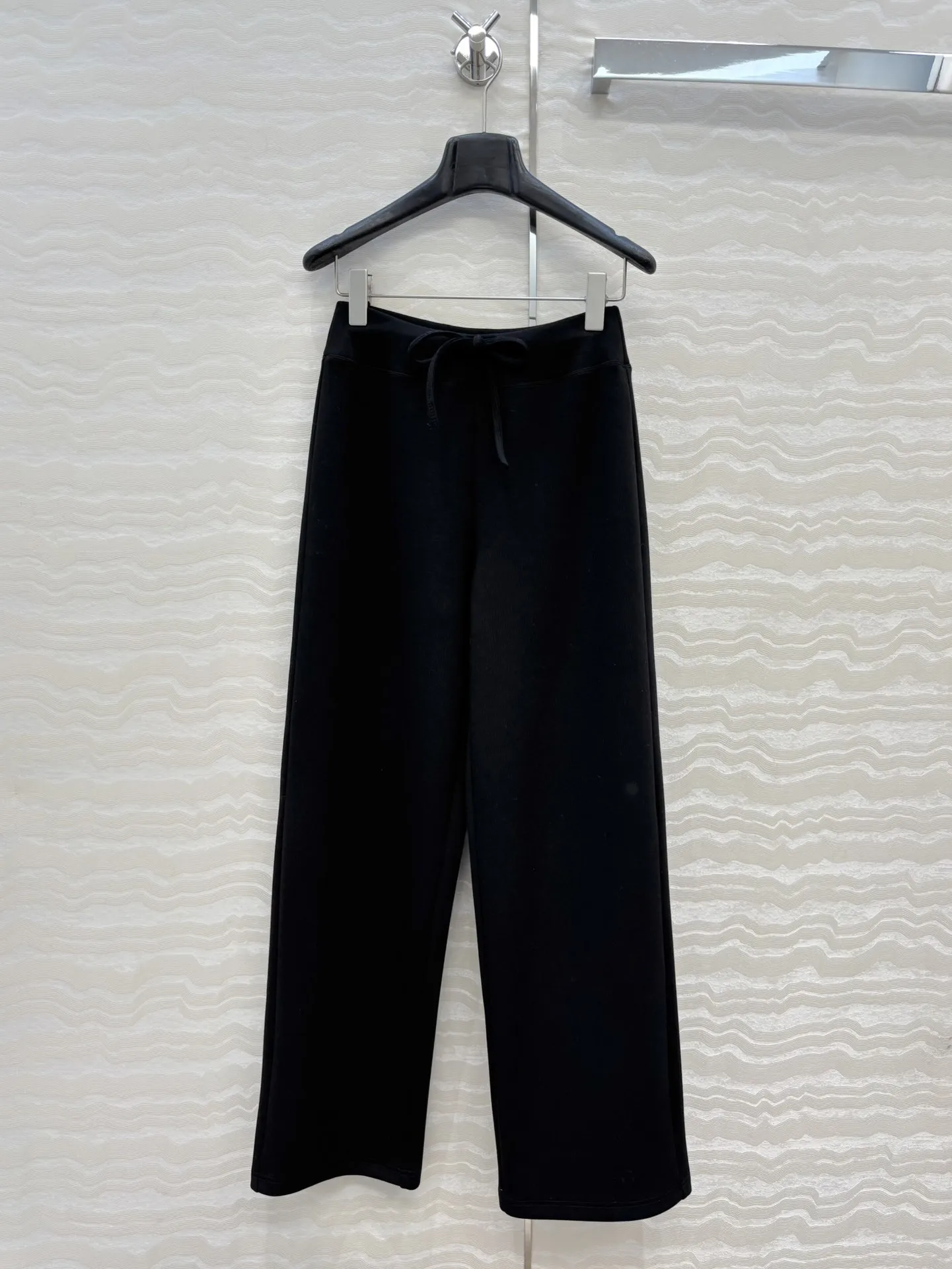 High quality new autumn and winter elastic waist straight leg wide leg pants, loose casual pants
High quality new autumn and winter elastic waist straight leg wide leg pants, loose casual pants