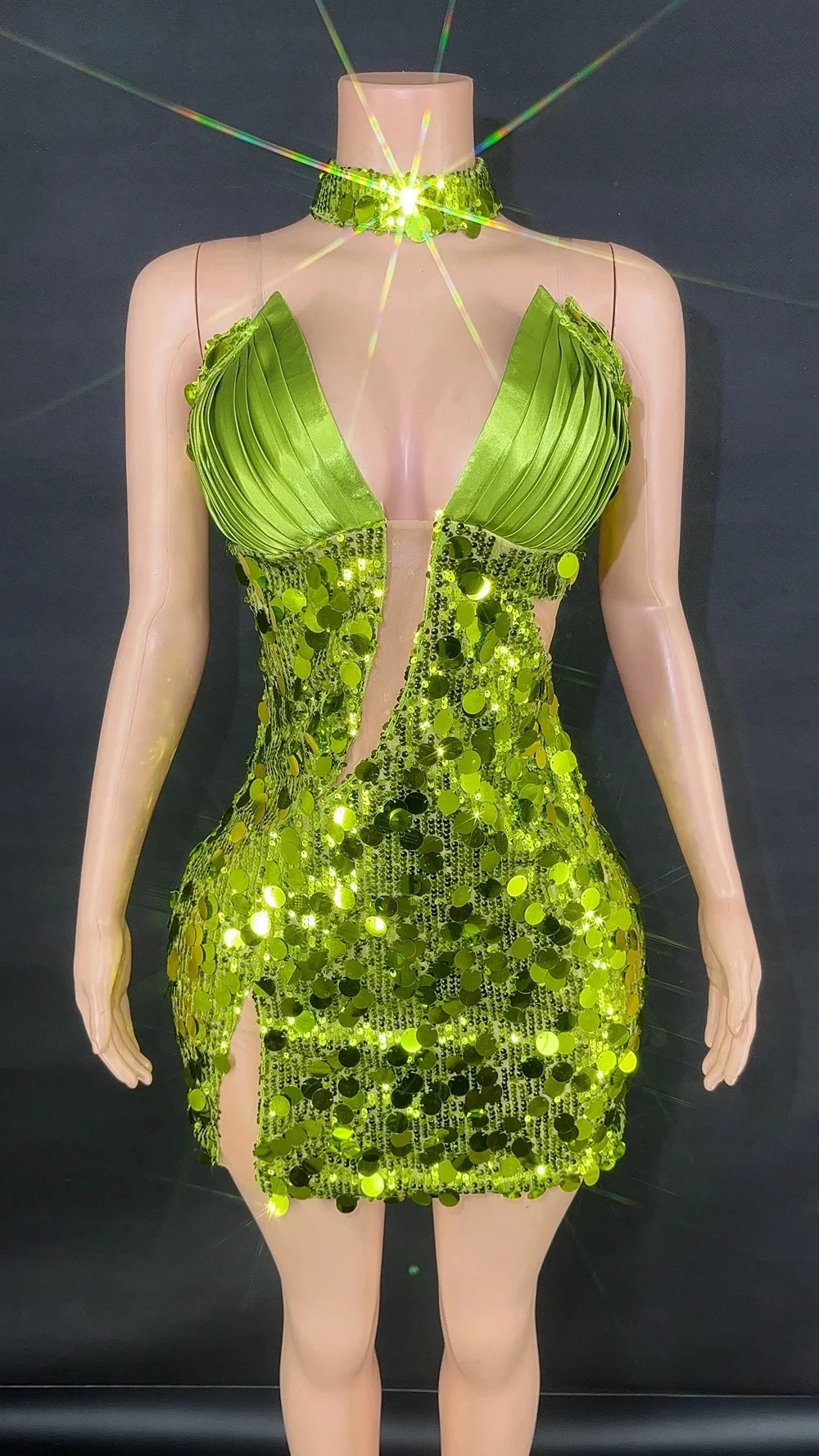 Sparkly Sequins Short Skirt for Women Sexy Party Celebrate Birthday Dress Show Stage Wear Nightclub Deep V Neck Dance Costume
Sparkly Sequins Short Skirt for Women Sexy Party Celebrate Birthday Dress Show Stage Wear Nightclub Deep V Neck Dance Costume