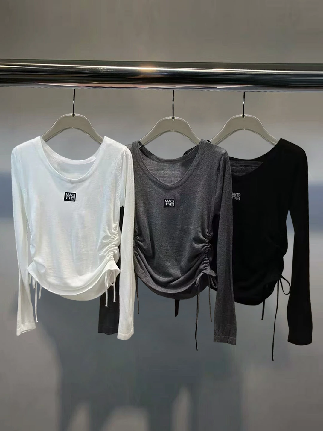 Облегающий вязаный топ с длинным рукавом и V-образным вырезом, с завышенной талией, модный и сексуальный, для женщин, осень-зима, новинка
Облегающий вязаный топ с длинным рукавом и V-образным вырезом, с завышенной талией, модный и сексуальный, для женщин, осень-зима, новинка