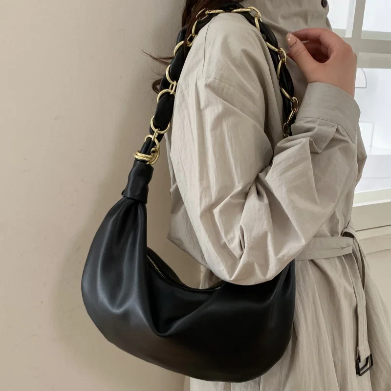 Hobos Shoulder Bags for Women PU Leather Spring Chain Axillary bags ladies Handbags big hardware iron ring decoration totes
Hobos Shoulder Bags for Women PU Leather Spring Chain Axillary bags ladies Handbags big hardware iron ring decoration totes