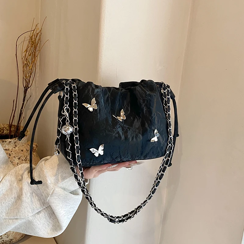 2024 Summer New Women's Fashion Bucket Bag Single Shoulder Crossbody Bag with Iron Sheet Bow Decoration
2024 Summer New Women's Fashion Bucket Bag Single Shoulder Crossbody Bag with Iron Sheet Bow Decoration