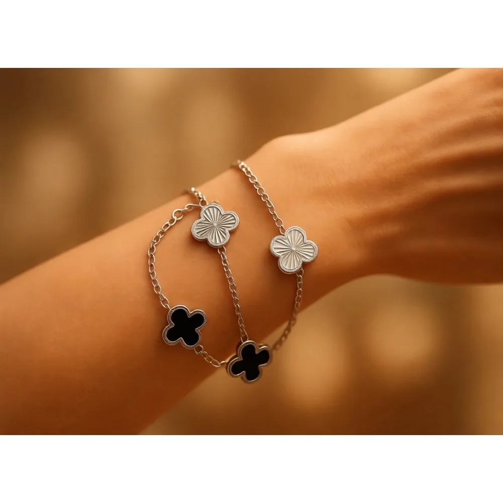 Набор серебряных браслетов-цепочек с золотым, белым и черным клевером, ювелирные украшения на удачу, подарок для женщин, 3 шт.
Набор серебряных браслетов-цепочек с золотым, белым и черным клевером, ювелирные украшения на удачу, подарок для женщин, 3 шт.