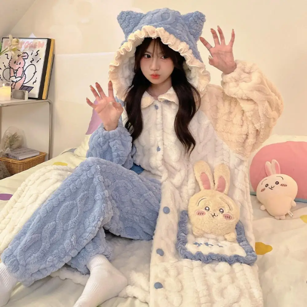 Kawaii Chiikawa женский плюшевый пижамный костюм Usagi Hachiware аниме милый коралловый флис теплая домашняя одежда зимняя ночная рубашка с героями мультфильмов для девочек
Kawaii Chiikawa женский плюшевый пижамный костюм Usagi Hachiware аниме милый коралловый флис теплая домашняя одежда зимняя ночная рубашка с героями мультфильмов для девочек