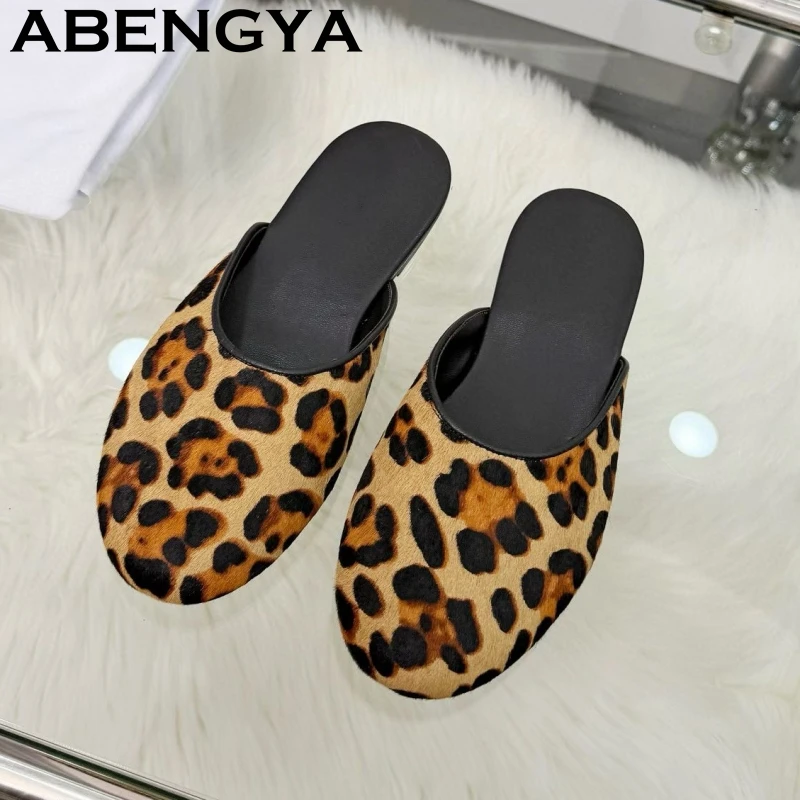 2026 Summer Retro Round Wrap Toe Flat Slippers Women Suede Leather Slip On Lazy Mules Ladies Casual Beach Slides Shoes Female
2026 Summer Retro Round Wrap Toe Flat Slippers Women Suede Leather Slip On Lazy Mules Ladies Casual Beach Slides Shoes Female