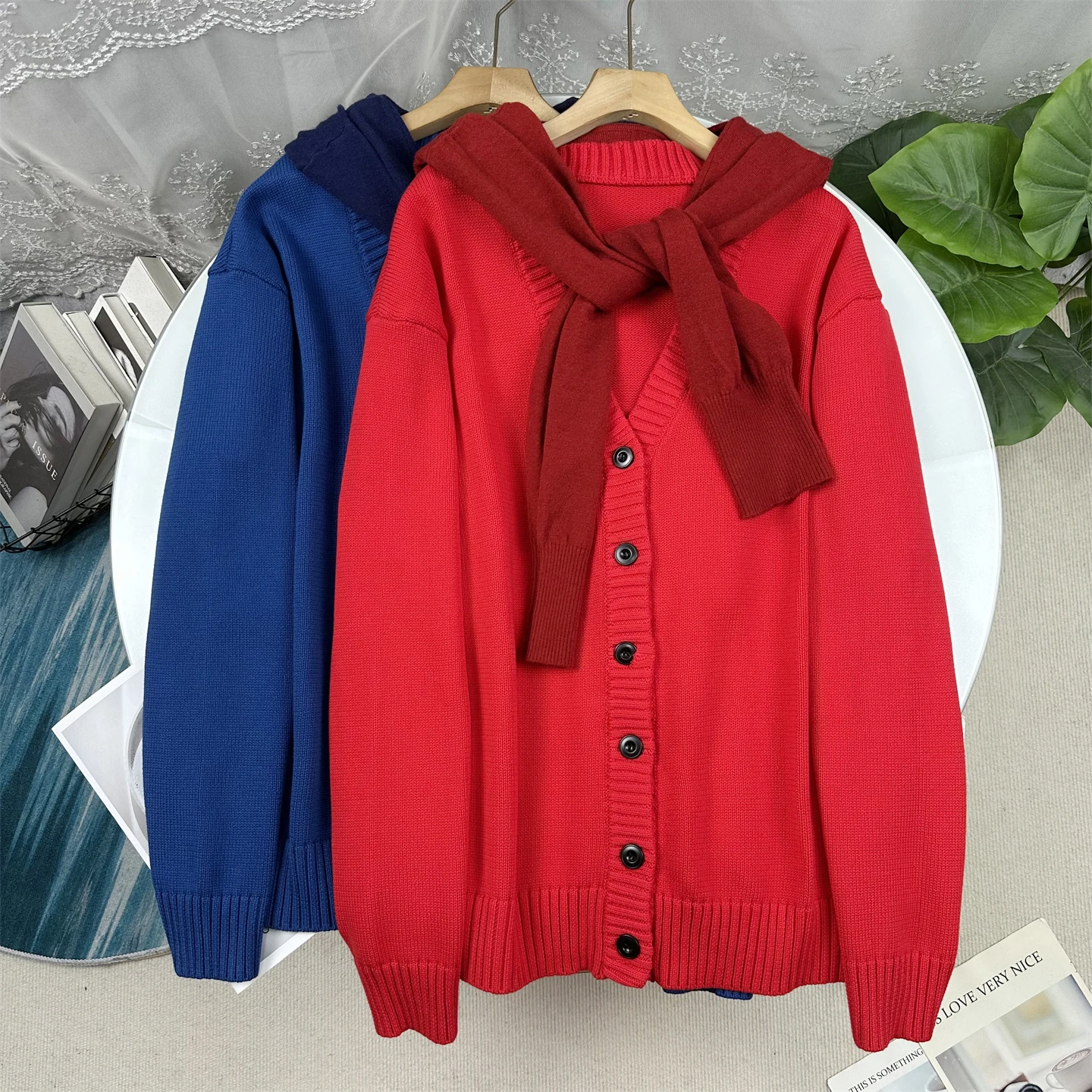 Shoulder Shawl Fake Two-Piece Hooded Knitted Sweater for Women Long Sleeve Button Front Cardigan Style Winter Fashion 2025
Shoulder Shawl Fake Two-Piece Hooded Knitted Sweater for Women Long Sleeve Button Front Cardigan Style Winter Fashion 2025