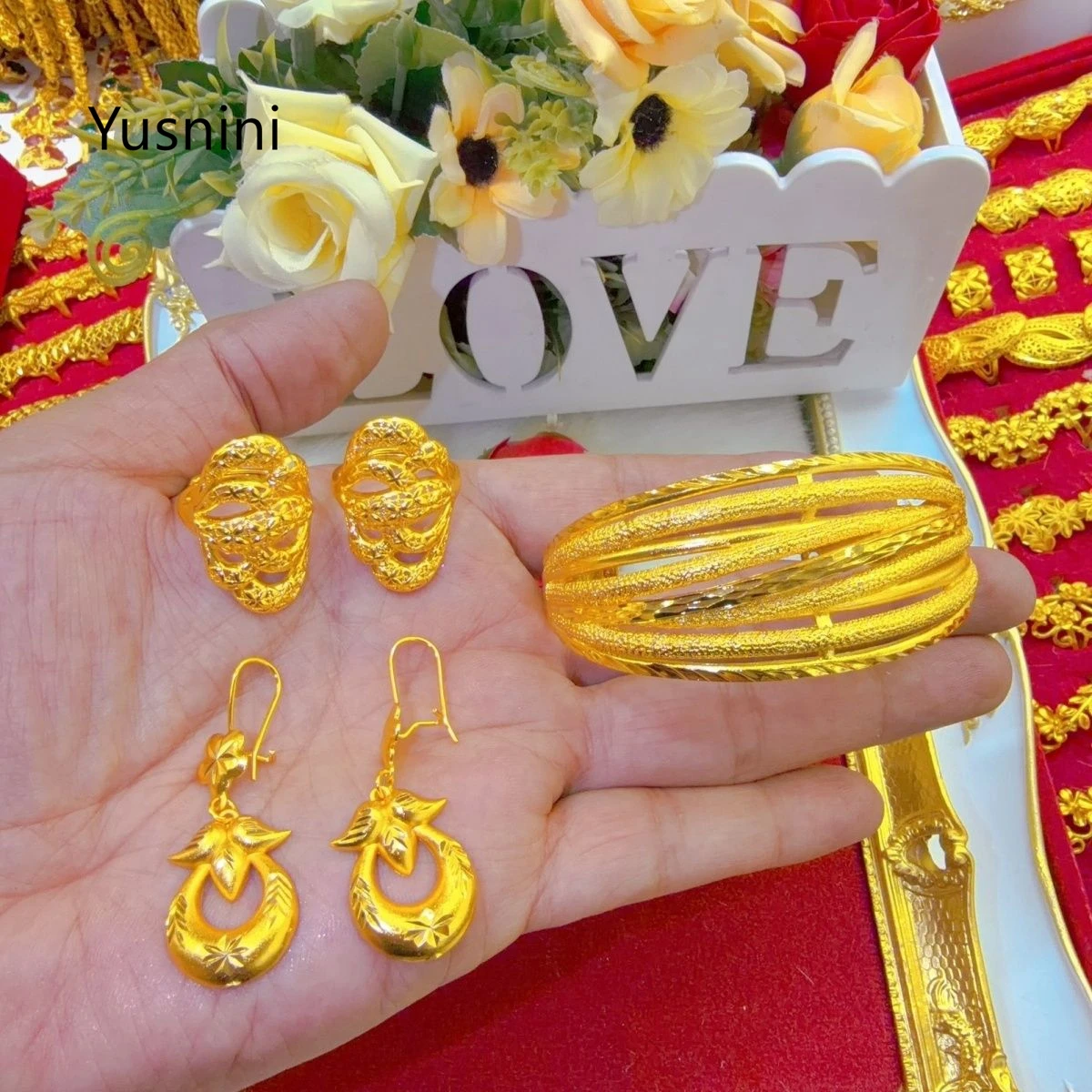 New French Dubai Luxury 24K Gold Plated Bracelet Earrings Ring Elegant Wedding Engagement Party Jewelry Set for Beloved 888
New French Dubai Luxury 24K Gold Plated Bracelet Earrings Ring Elegant Wedding Engagement Party Jewelry Set for Beloved 888