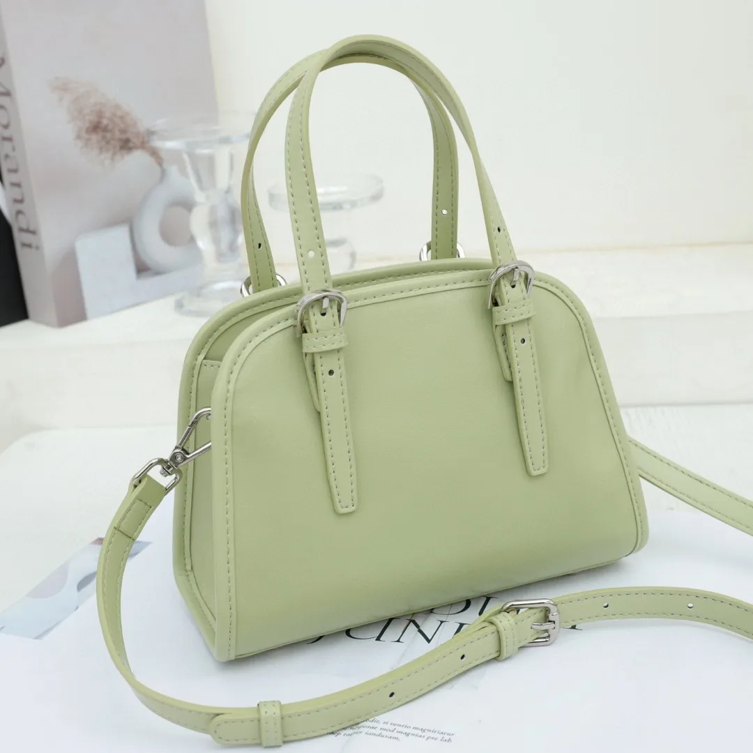 Small Genuine Leather Bag for Woman 2025 New Fashion Ladies Tote Handbag Real Cowhide Shoulder or Crossbody Bag
Small Genuine Leather Bag for Woman 2025 New Fashion Ladies Tote Handbag Real Cowhide Shoulder or Crossbody Bag