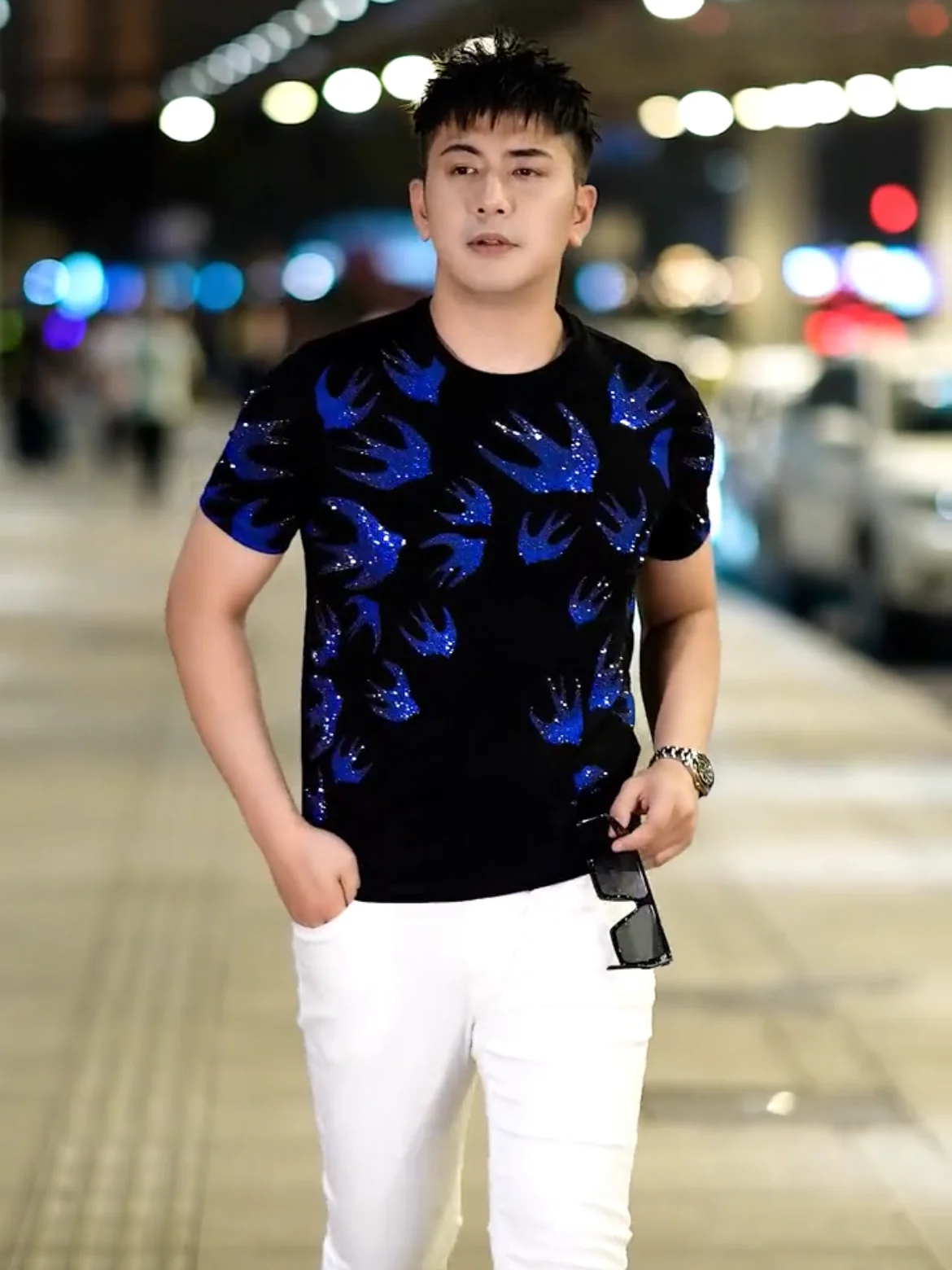 Мужская футболка Slim Fit: модная, с коротким рукавом, круглым вырезом, из тонкого хлопка и полиэстера, городской стиль, дышащая, летняя, для молодежи
Мужская футболка Slim Fit: модная, с коротким рукавом, круглым вырезом, из тонкого хлопка и полиэстера, городской стиль, дышащая, летняя, для молодежи