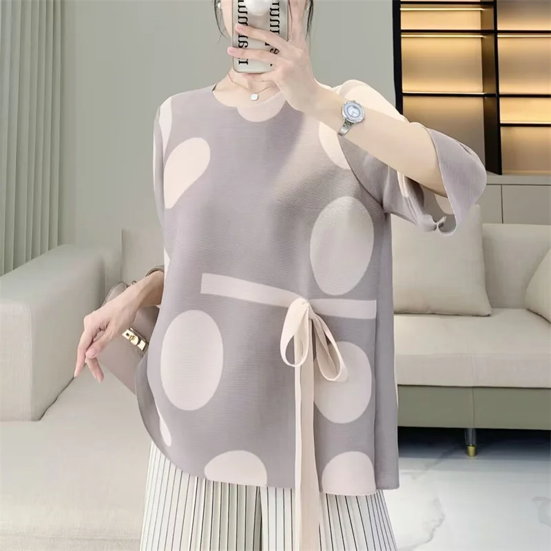 Women's Blouse Spring and Summer Loose Large Size Small Crewneck Slim Printed T-shirt Miyake Fold Top Women's Short Sleeve New
Women's Blouse Spring and Summer Loose Large Size Small Crewneck Slim Printed T-shirt Miyake Fold Top Women's Short Sleeve New