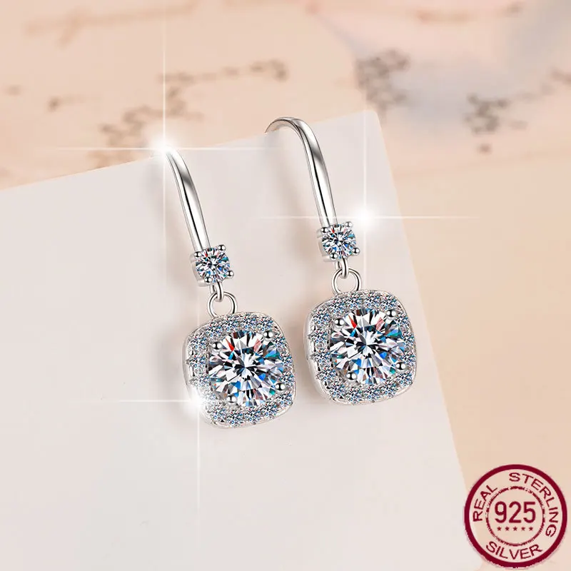 New S925 pure silver earrings, square bag pendant, female fashion ear hook, moissanite wedding jewelry.
New S925 pure silver earrings, square bag pendant, female fashion ear hook, moissanite wedding jewelry.