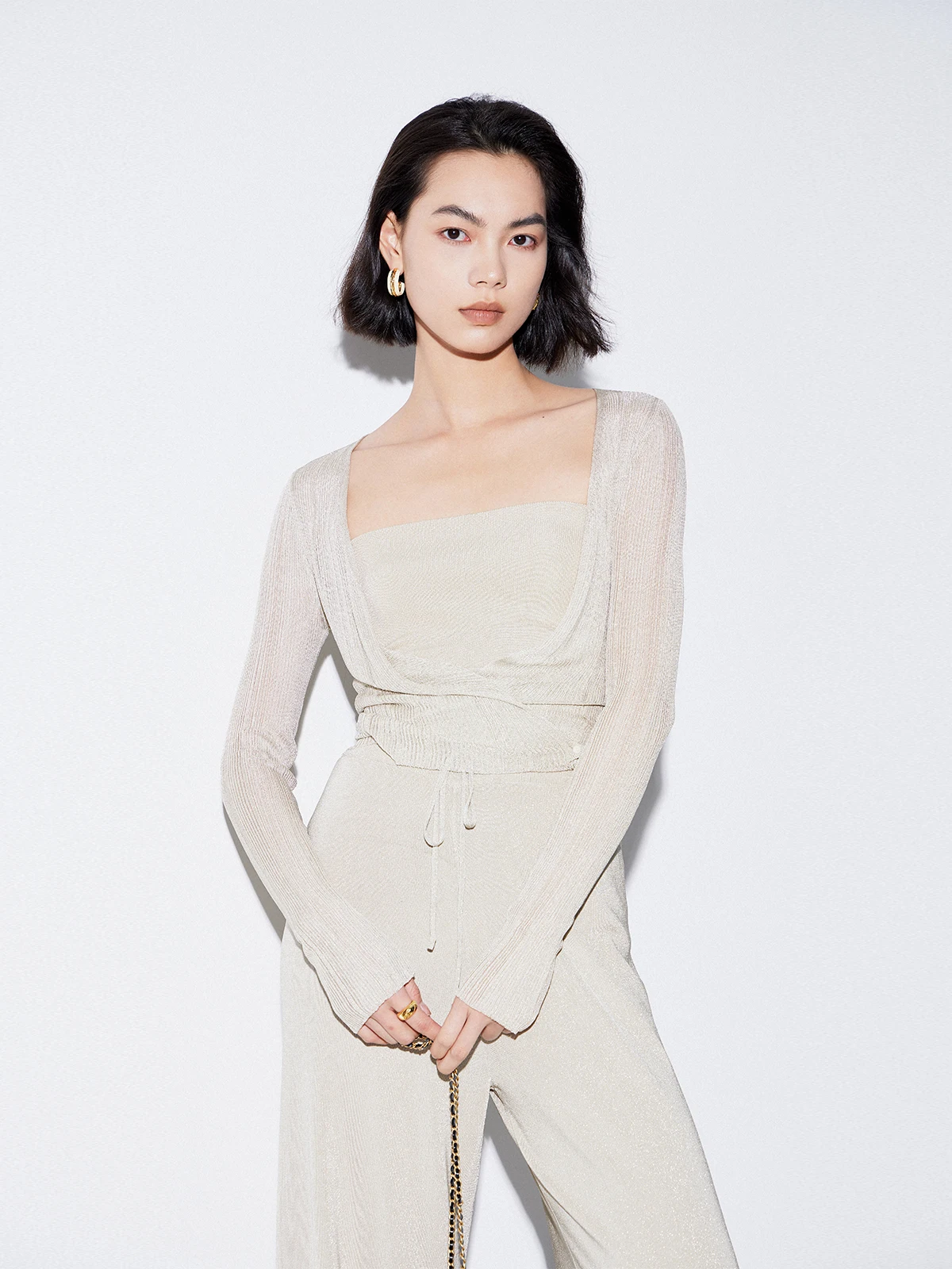 Fashionable Design Thornsaura Women's Summer Set Cotton Crop Top Open Cardigan Jacket Pants Ensemble for Ages 25-35
Fashionable Design Thornsaura Women's Summer Set Cotton Crop Top Open Cardigan Jacket Pants Ensemble for Ages 25-35