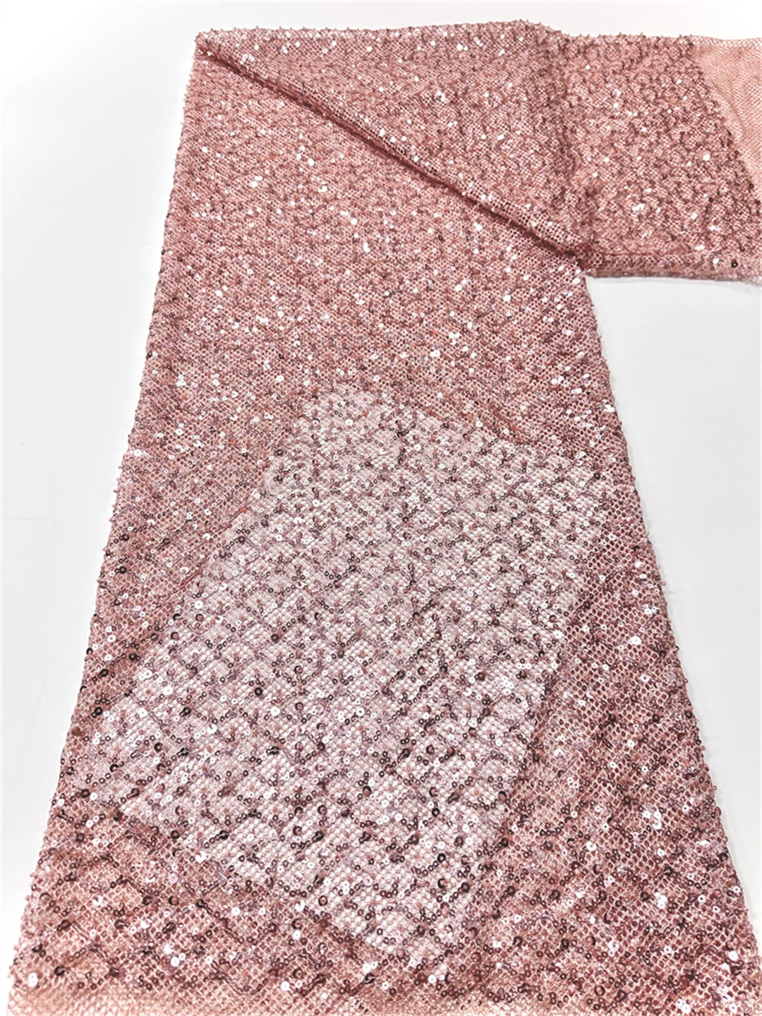 Африканская сетчатая кружевная ткань с бисером, 2026, высокое качество, французское нигерийское кружево с блестками, вышитое кружево для вечернего платья, шитье 5 ярдов
Африканская сетчатая кружевная ткань с бисером, 2026, высокое качество, французское нигерийское кружево с блестками, вышитое кружево для вечернего платья, шитье 5 ярдов