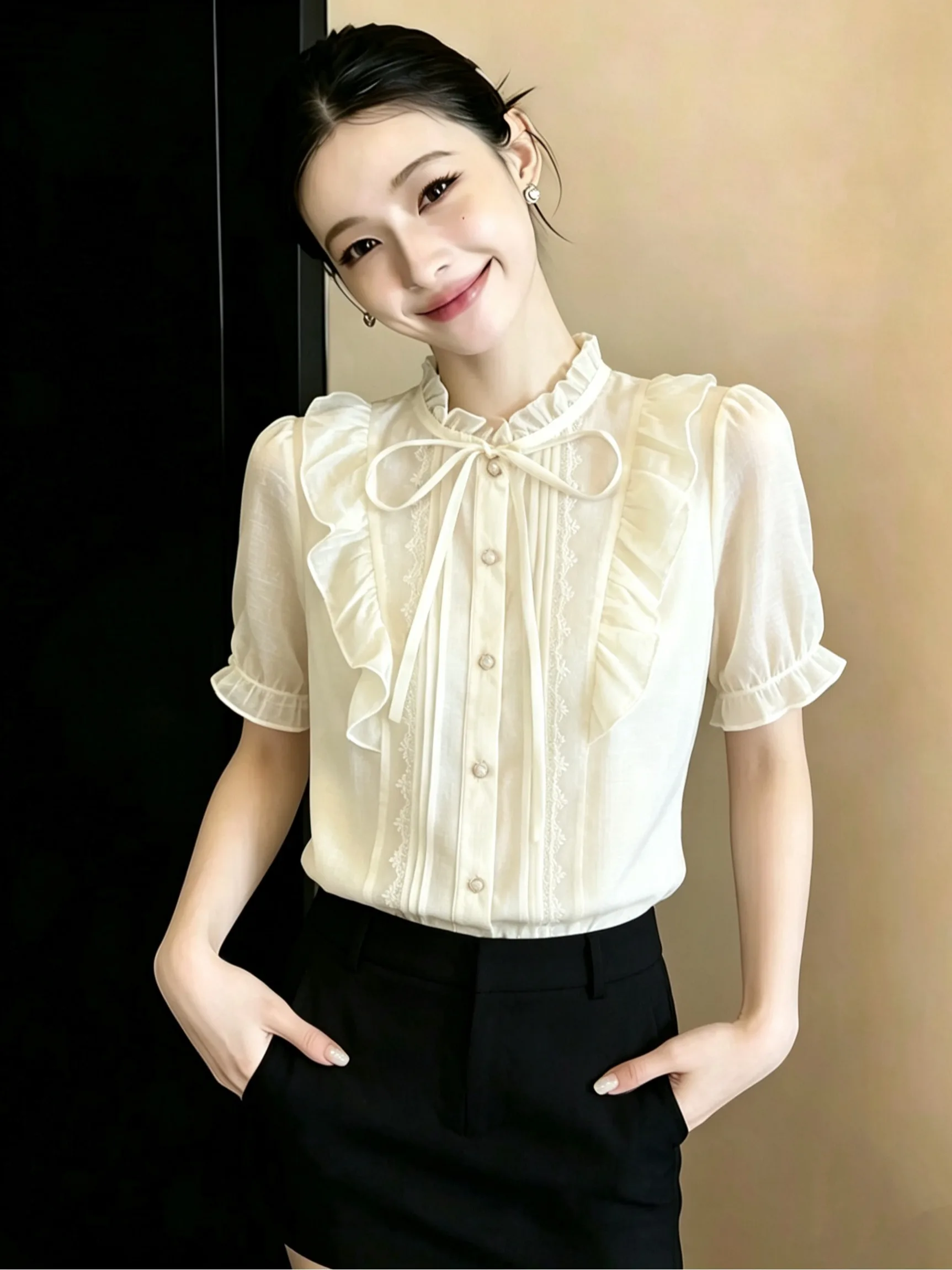 Elegant Lace Trim Short Sleeve Stand Collar Bubble Shirt for Women Summer Fairylike Blouse Top Chinese Court Style Fashion
Elegant Lace Trim Short Sleeve Stand Collar Bubble Shirt for Women Summer Fairylike Blouse Top Chinese Court Style Fashion