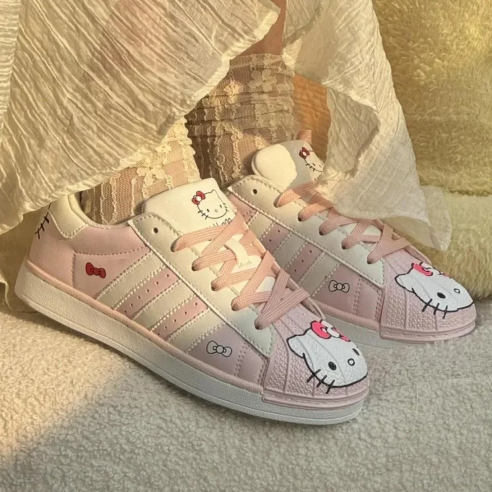 Hello Kitty MINISO Shoes Cartoon Fashion Shell Modelling Board Shoes New Cute Leisure Versatile Cinnamoroll Wear Resistant Shoes
Hello Kitty MINISO Shoes Cartoon Fashion Shell Modelling Board Shoes New Cute Leisure Versatile Cinnamoroll Wear Resistant Shoes