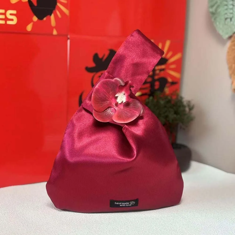 Flower Pendant Tassel Knot Wrist Bag Chinese Characters Xi Pendant Storage Purse New Chinese Style Handbag Paper-cutting Sweet
Flower Pendant Tassel Knot Wrist Bag Chinese Characters Xi Pendant Storage Purse New Chinese Style Handbag Paper-cutting Sweet