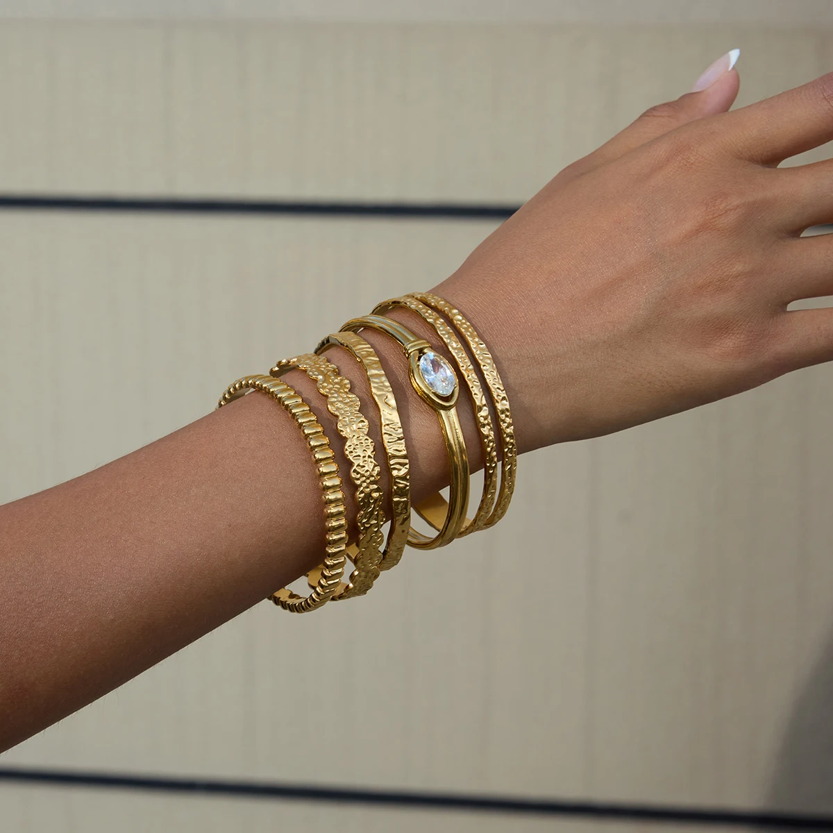 AIKOER Minimalist 18K Gold Color Plated Stainless Steel Hammer Pattern Double Layer Bracelet Foldable Wrinkle Bracelet Women's J
AIKOER Minimalist 18K Gold Color Plated Stainless Steel Hammer Pattern Double Layer Bracelet Foldable Wrinkle Bracelet Women's J