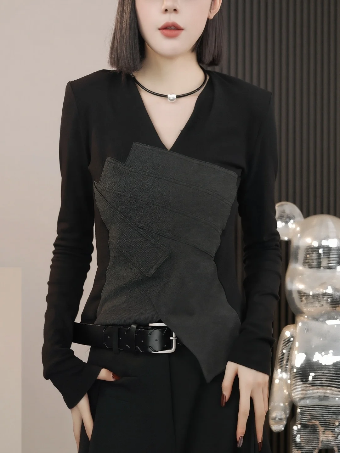 Зимний асимметричный облегающий топ с начесом и V-образным вырезом для полных женщин
Зимний асимметричный облегающий топ с начесом и V-образным вырезом для полных женщин