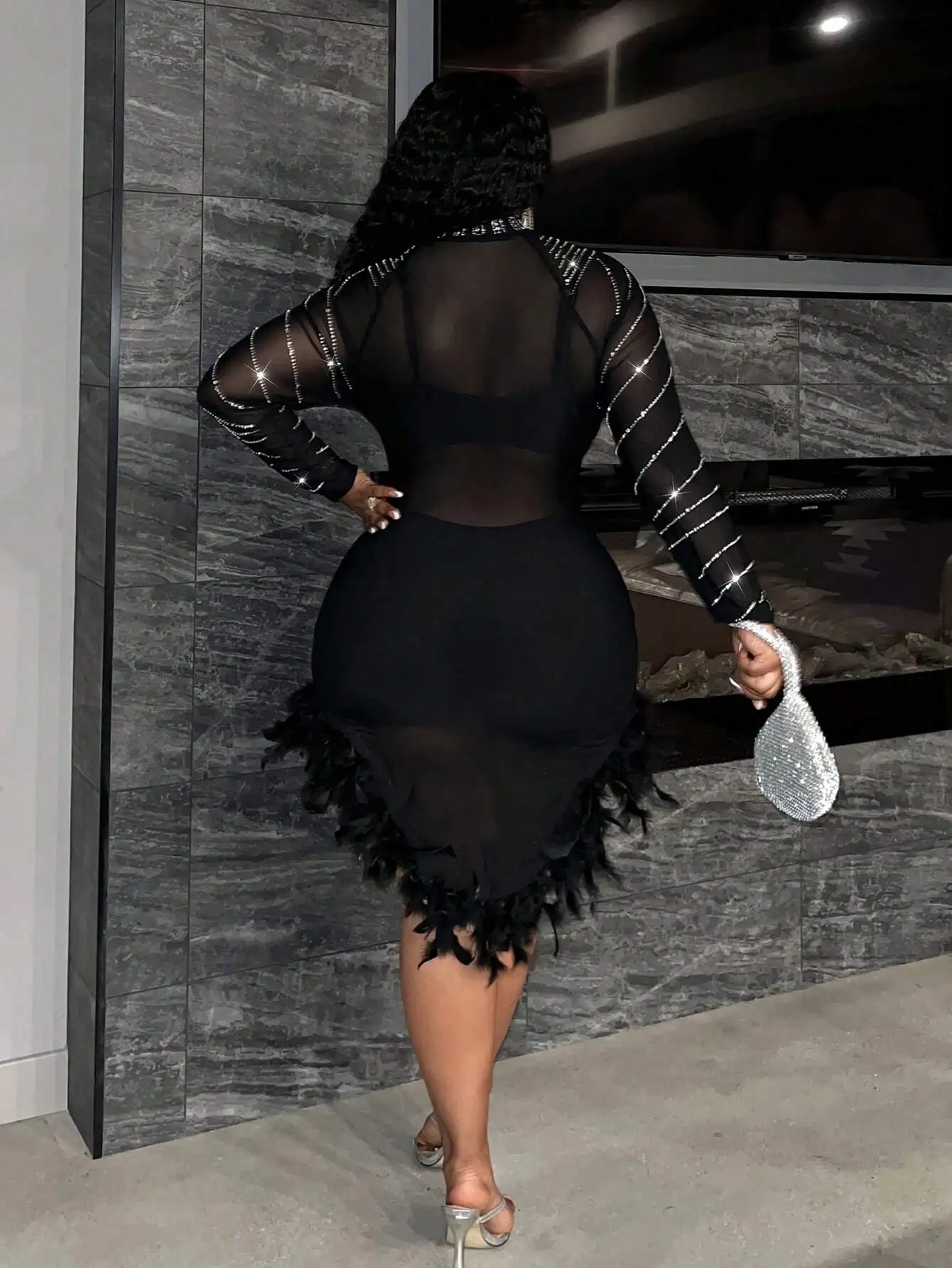 Luxury Sexy Plus Size Rhinestone Feather Splice High Slit Bodycon Mini Dress
Luxury Sexy Plus Size Rhinestone Feather Splice High Slit Bodycon Mini Dress