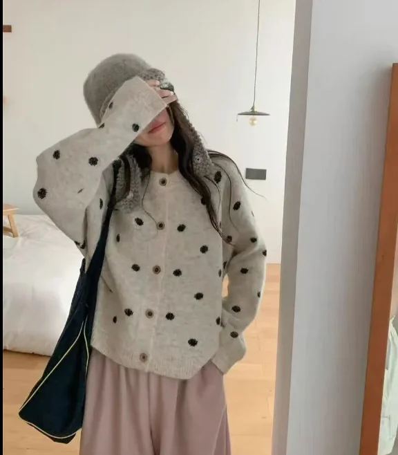 Women New Polka-dot Knit Coats 2026 Autumn Leisure Lazy O-neck Sweater Jackets Female Long Sleeve Cardigan Overcoats U273
Women New Polka-dot Knit Coats 2026 Autumn Leisure Lazy O-neck Sweater Jackets Female Long Sleeve Cardigan Overcoats U273