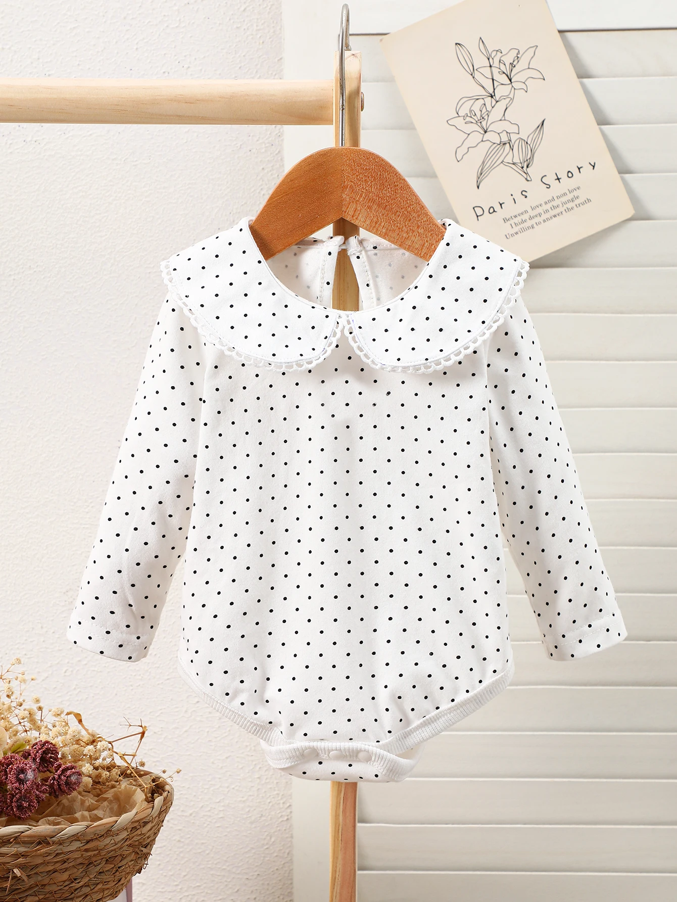 Baby White Polka Dot Long-Sleeved Bodysuit, Spring and Autumn Style Lace Lapel Baby Jumpsuit, Simple and Fresh Newborn Romper
Baby White Polka Dot Long-Sleeved Bodysuit, Spring and Autumn Style Lace Lapel Baby Jumpsuit, Simple and Fresh Newborn Romper