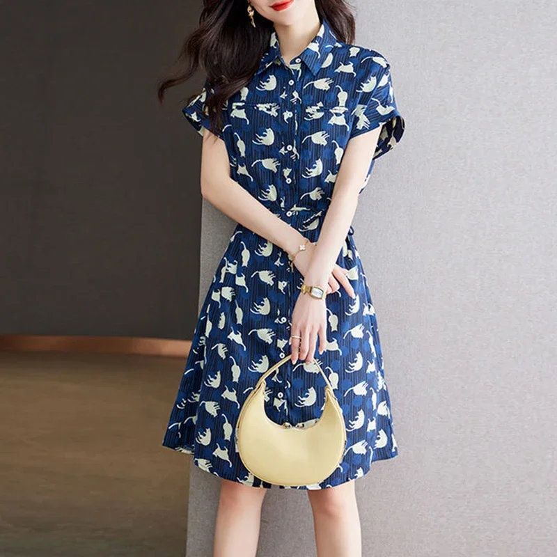 Elegant Lapel Button Spliced Printed Bandage Dress Women's Clothing 2025 Summer New Loose Office Lady Floral Dress E8863
Elegant Lapel Button Spliced Printed Bandage Dress Women's Clothing 2025 Summer New Loose Office Lady Floral Dress E8863
