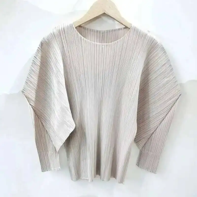 YUDX плиссированная футболка с круглым воротником, женская однотонная футболка с длинным рукавом, универсальный новый пуловер 2025 года, темпераментные женские топы
YUDX плиссированная футболка с круглым воротником, женская однотонная футболка с длинным рукавом, универсальный новый пуловер 2025 года, темпераментные женские топы