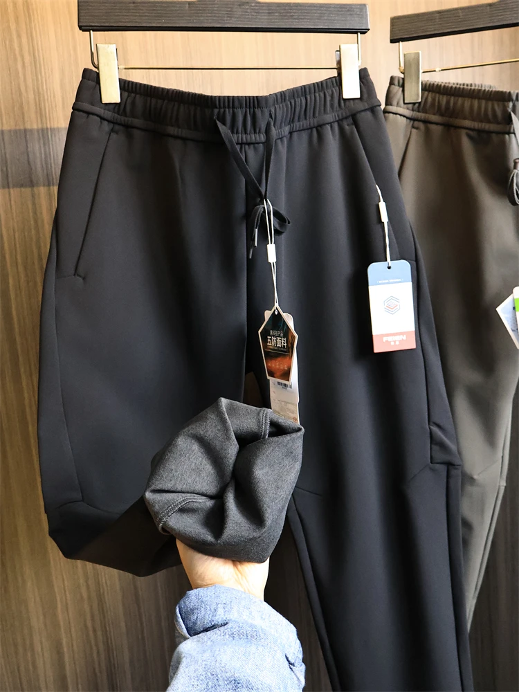 Высококачественные мужские повседневные брюки из нейлоновой ткани 70D с пузырьковым складком, пятистойкий косметический материал, мягкая повседневная модная зимняя одежда
Высококачественные мужские повседневные брюки из нейлоновой ткани 70D с пузырьковым складком, пятистойкий косметический материал, мягкая повседневная модная зимняя одежда