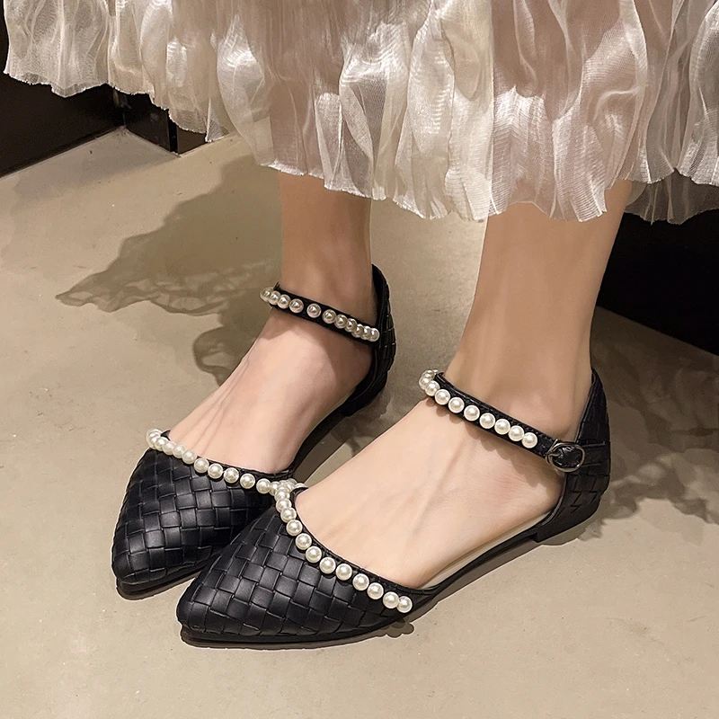 Women's Pearl Ankle Strap Low Heel Bridal Shoes Spring French Pointed Toe Soft Sole Pumps for Woman Elegant Wedding Single Shoes
Women's Pearl Ankle Strap Low Heel Bridal Shoes Spring French Pointed Toe Soft Sole Pumps for Woman Elegant Wedding Single Shoes