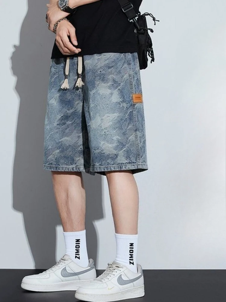 Men's Casual Camouflage Denim Shorts with Drawstring Loose Fit for Summer High Street American Retro Style Mid-Length
Men's Casual Camouflage Denim Shorts with Drawstring Loose Fit for Summer High Street American Retro Style Mid-Length