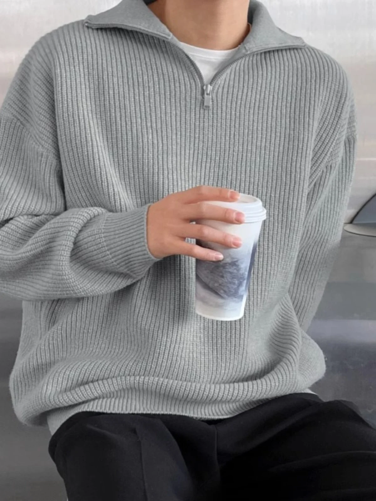 Утепленный вязаный свитер на молнии с высоким воротником для мужчин, осенне-зимний, модный, повседневный, с длинным рукавом, молодежный, динамичный дизайн
Утепленный вязаный свитер на молнии с высоким воротником для мужчин, осенне-зимний, модный, повседневный, с длинным рукавом, молодежный, динамичный дизайн