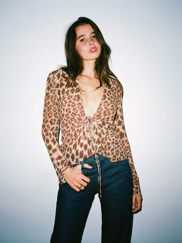 Silk Leopard Print Belted Long Sleeve High Waist Slim Fit Skirt Set Women's Casual Style V-Neck Short Length Breathable Skin-...
Silk Leopard Print Belted Long Sleeve High Waist Slim Fit Skirt Set Women's Casual Style V-Neck Short Length Breathable Skin-...