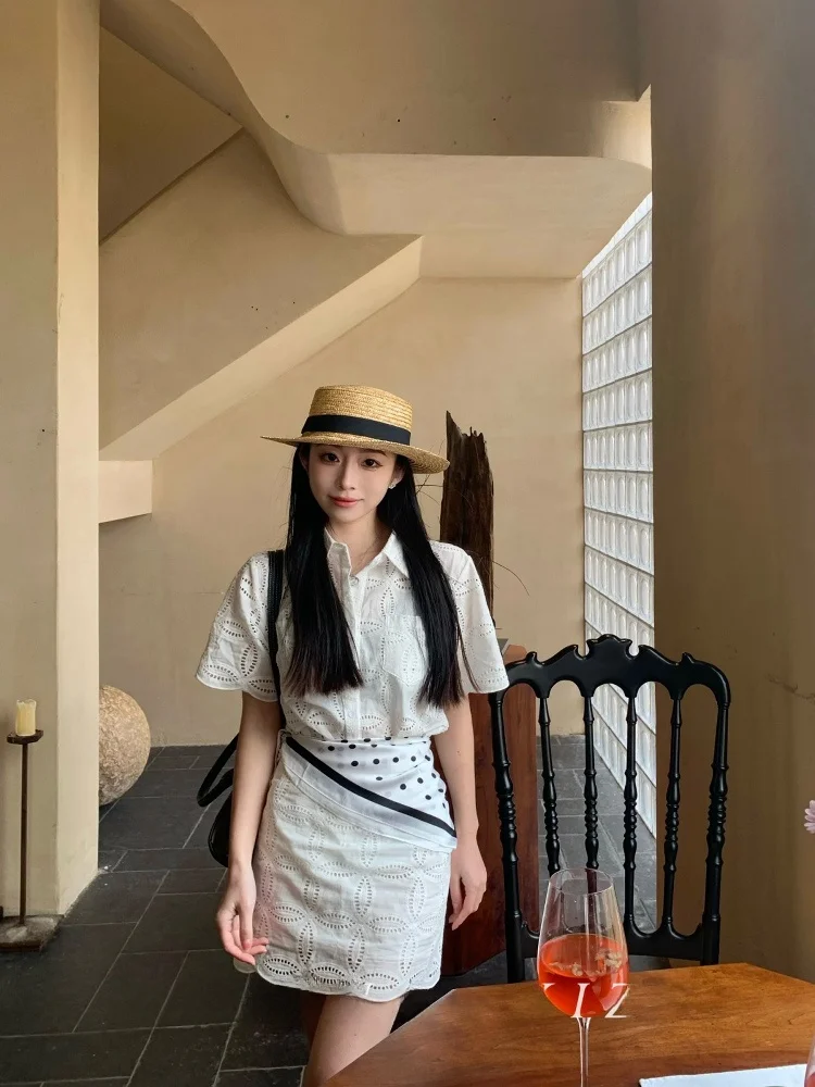 SIMONA Summer White Flower Embroidery Hollow out irt ort Skirt Two-Piece Set Wave Simple Spring Summer Faion
SIMONA Summer White Flower Embroidery Hollow out irt ort Skirt Two-Piece Set Wave Simple Spring Summer Faion
