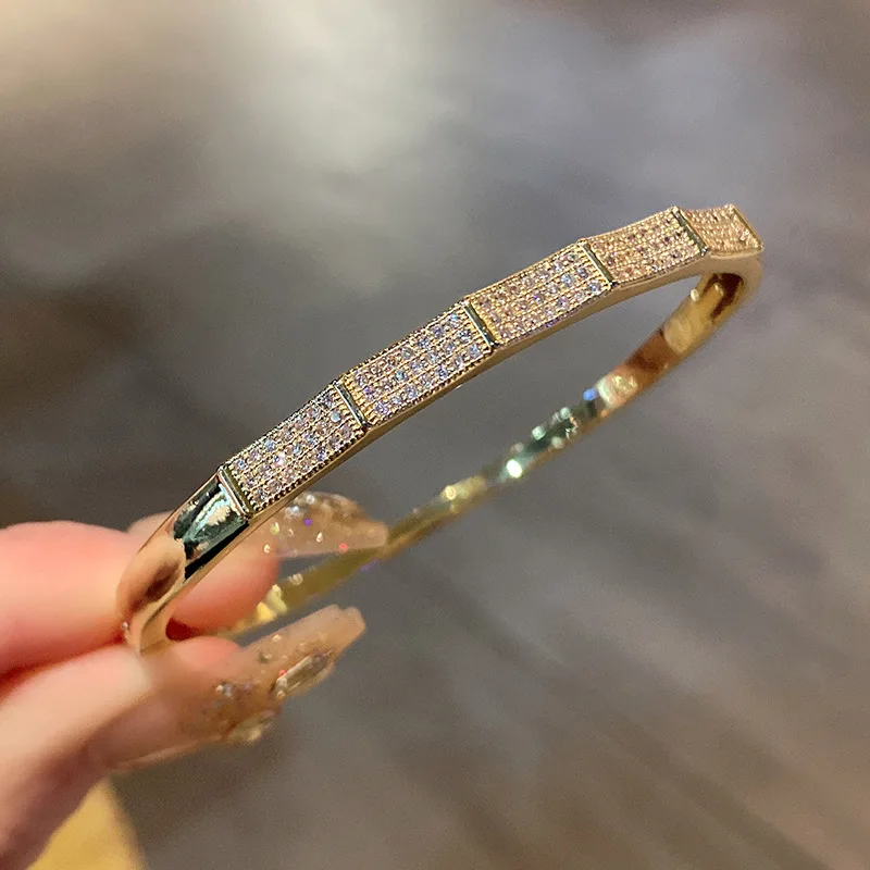 Original Bracelets 2025 New Trend High Quality Fine Jewelry Charm Geometric Crystal Fashion Bracelet for Women Romantic Gift
Original Bracelets 2025 New Trend High Quality Fine Jewelry Charm Geometric Crystal Fashion Bracelet for Women Romantic Gift