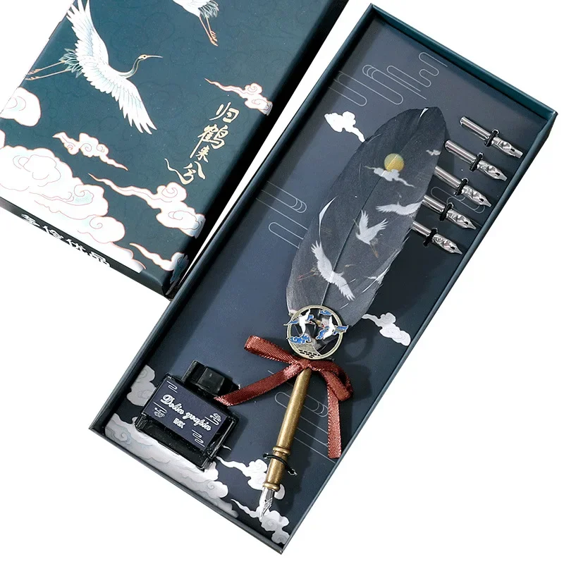 Набор ручек с перьями в китайском стиле, подарочная коробка, перьевая ручка, чернила, школьные канцелярские принадлежности
Набор ручек с перьями в китайском стиле, подарочная коробка, перьевая ручка, чернила, школьные канцелярские принадлежности