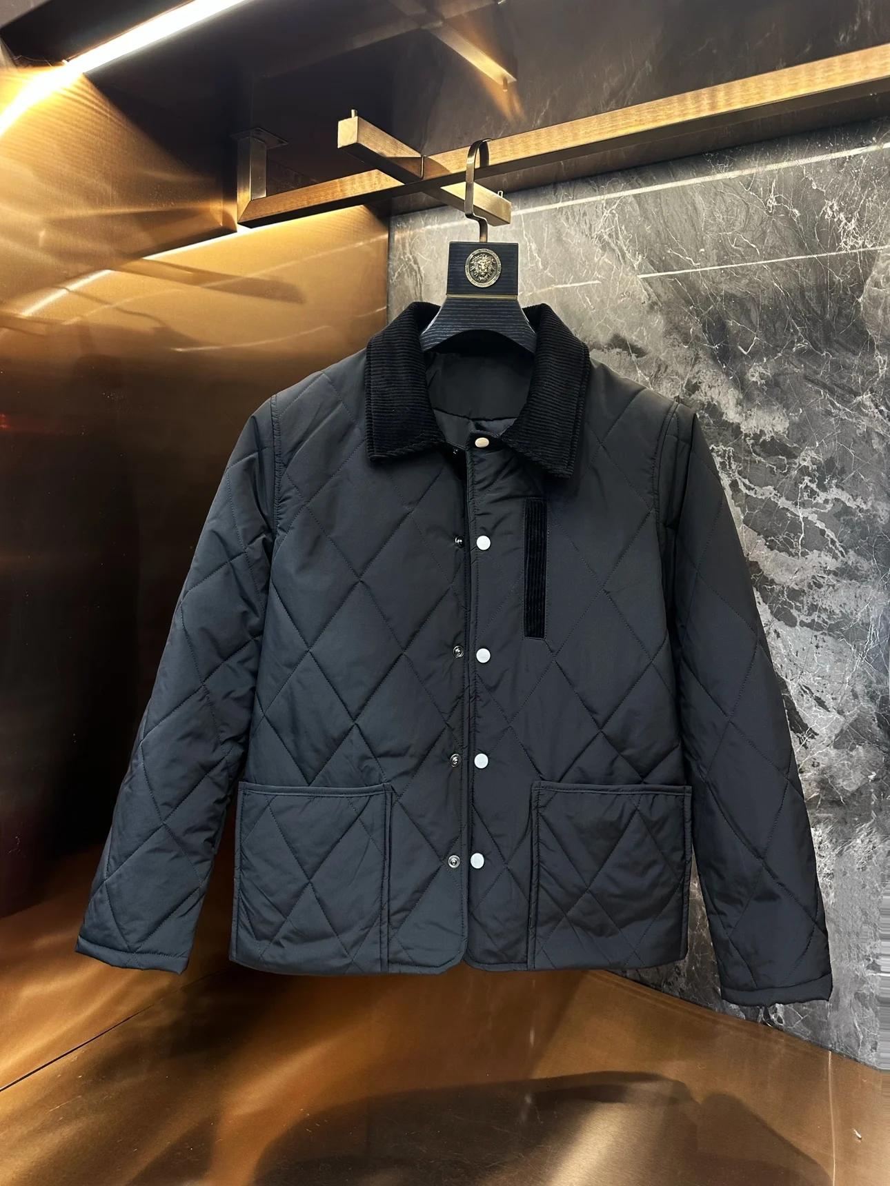 Autumn Winter New Sle Men's Slim Fit Cotton Jaet Collared Thiened European Sle Casual Korean Version Faionable Coat
Autumn Winter New Sle Men's Slim Fit Cotton Jaet Collared Thiened European Sle Casual Korean Version Faionable Coat