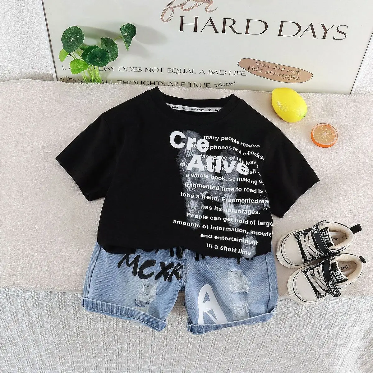 Baby boy summer set fashion new children's printed short sleeved T-shirt+denim shorts 2-piece set
Baby boy summer set fashion new children's printed short sleeved T-shirt+denim shorts 2-piece set