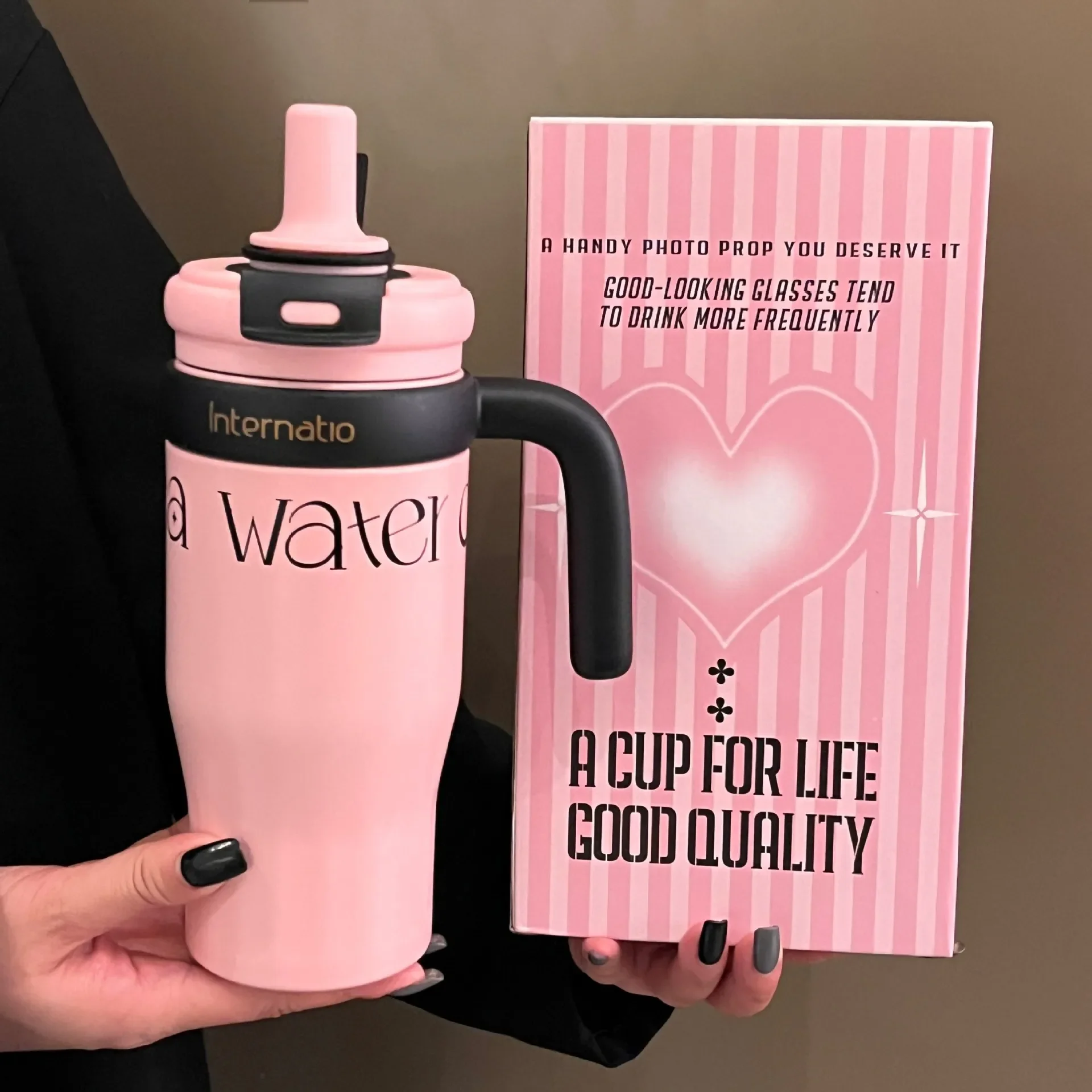 Simple 304 stainless steel mug, large-capacity high-value coffee cup for men and women, portable handle straw cup
Simple 304 stainless steel mug, large-capacity high-value coffee cup for men and women, portable handle straw cup